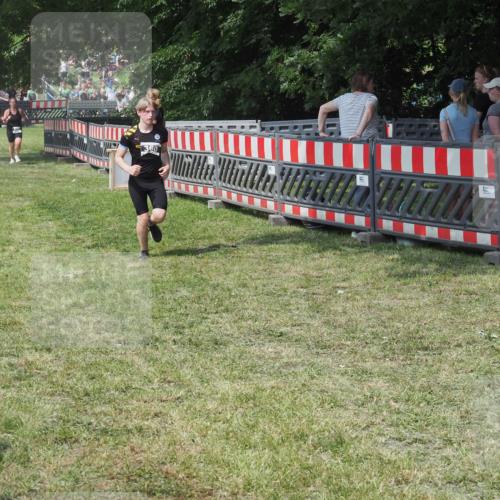 15.06.2025 - 27. Vierlanden-Triathlon KatJ http://msf.ph/oto/8038762 15.06.2025 11:33:59 Schwimmen  meine-sportfotos.de