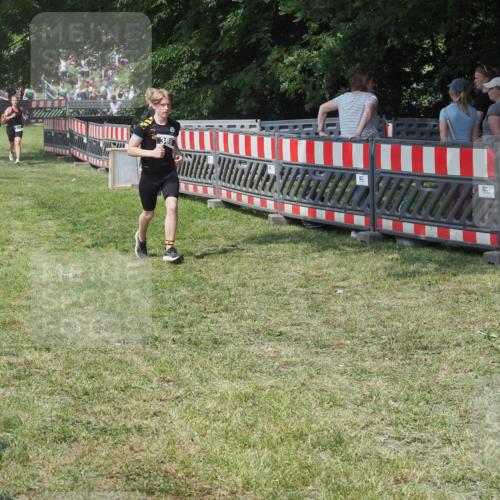 15.06.2025 - 27. Vierlanden-Triathlon KatJ http://msf.ph/oto/8038766 15.06.2025 11:34:00 Schwimmen  meine-sportfotos.de