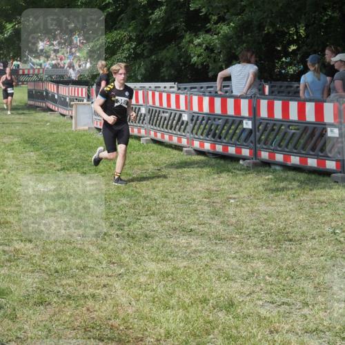 15.06.2025 - 27. Vierlanden-Triathlon KatJ http://msf.ph/oto/8038770 15.06.2025 11:34:00 Schwimmen  meine-sportfotos.de
