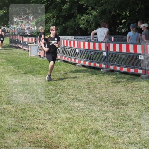 15.06.2025 - 27. Vierlanden-Triathlon KatJ http://msf.ph/oto/8038776 15.06.2025 11:34:00 Schwimmen  meine-sportfotos.de