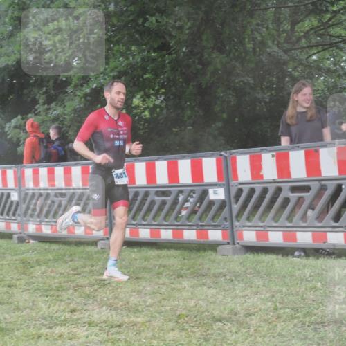 21.06.2025 - 27. Vierlanden-Triathlon KatJ http://msf.ph/oto/8038792 15.06.2025 14:21:52 Ziel 1215, 1251 meine-sportfotos.de