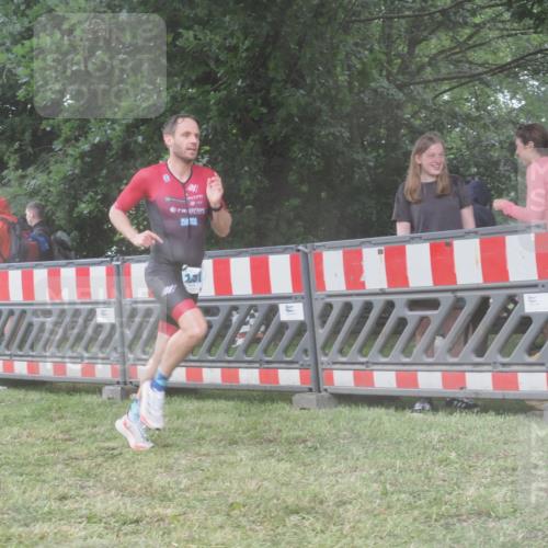 21.06.2025 - 27. Vierlanden-Triathlon KatJ http://msf.ph/oto/8038796 15.06.2025 14:21:52 Ziel 1215, 1251 meine-sportfotos.de