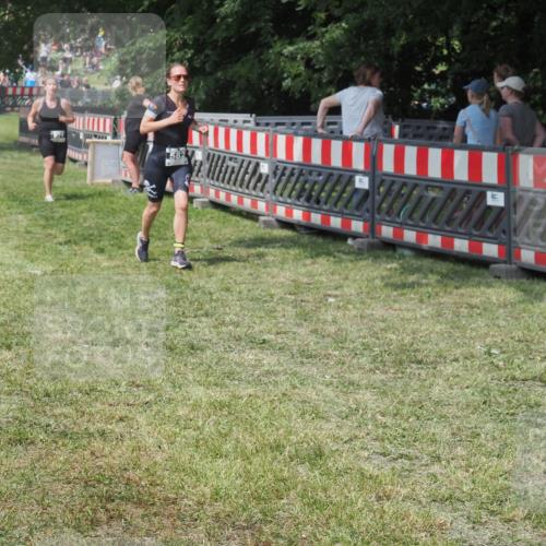 15.06.2025 - 27. Vierlanden-Triathlon KatJ http://msf.ph/oto/8038821 15.06.2025 11:34:03 Schwimmen  meine-sportfotos.de