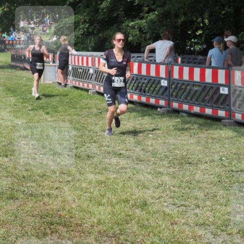15.06.2025 - 27. Vierlanden-Triathlon KatJ http://msf.ph/oto/8038829 15.06.2025 11:34:04 Schwimmen  meine-sportfotos.de