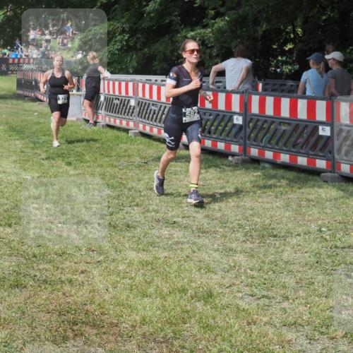 15.06.2025 - 27. Vierlanden-Triathlon KatJ http://msf.ph/oto/8038832 15.06.2025 11:34:04 Schwimmen  meine-sportfotos.de