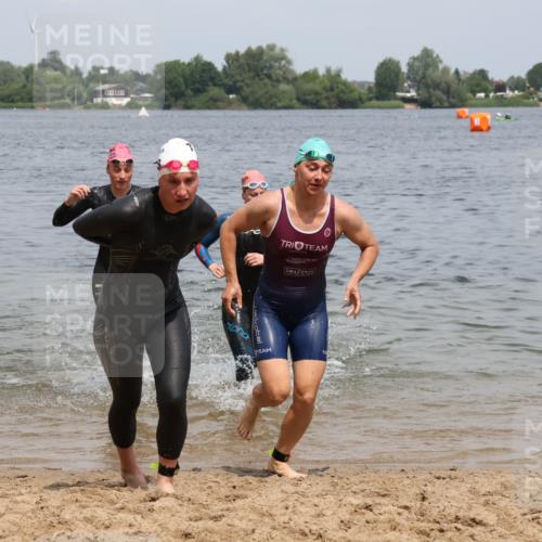21.06.2025 - 27. Vierlanden-Triathlon Lena Gebhardt http://msf.ph/oto/8038838 15.06.2025 12:29:17 Schwimmen 1065, 1066, 1067, 1068 meine-sportfotos.de