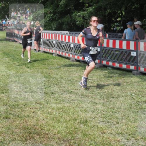 15.06.2025 - 27. Vierlanden-Triathlon KatJ http://msf.ph/oto/8038840 15.06.2025 11:34:04 Schwimmen  meine-sportfotos.de