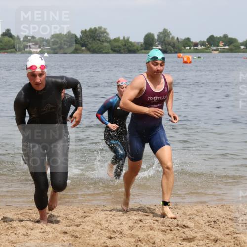 21.06.2025 - 27. Vierlanden-Triathlon Lena Gebhardt http://msf.ph/oto/8038844 15.06.2025 12:29:17 Schwimmen 1065, 1066, 1067, 1068 meine-sportfotos.de