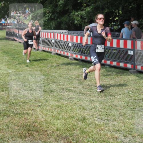 15.06.2025 - 27. Vierlanden-Triathlon KatJ http://msf.ph/oto/8038845 15.06.2025 11:34:04 Schwimmen  meine-sportfotos.de