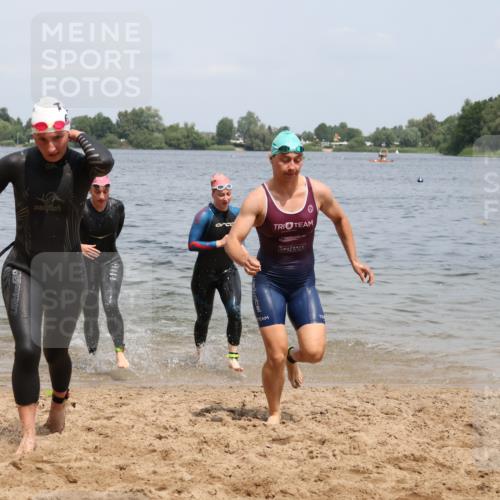 21.06.2025 - 27. Vierlanden-Triathlon Lena Gebhardt http://msf.ph/oto/8038850 15.06.2025 12:29:18 Schwimmen 1065, 1066, 1067, 1068 meine-sportfotos.de
