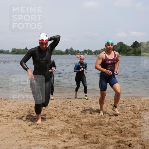 21.06.2025 - 27. Vierlanden-Triathlon Lena Gebhardt http://msf.ph/oto/8038864 15.06.2025 12:29:18 Schwimmen 1065, 1066, 1067, 1068 meine-sportfotos.de