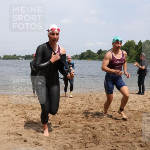 21.06.2025 - 27. Vierlanden-Triathlon Lena Gebhardt http://msf.ph/oto/8038874 15.06.2025 12:29:19 Schwimmen 1065, 1066, 1067, 1068 meine-sportfotos.de