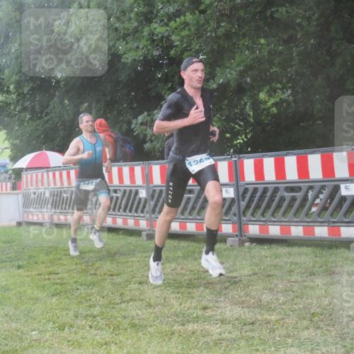 21.06.2025 - 27. Vierlanden-Triathlon KatJ http://msf.ph/oto/8038886 15.06.2025 14:22:03 Ziel 1201, 1215, 1263, 1315 meine-sportfotos.de