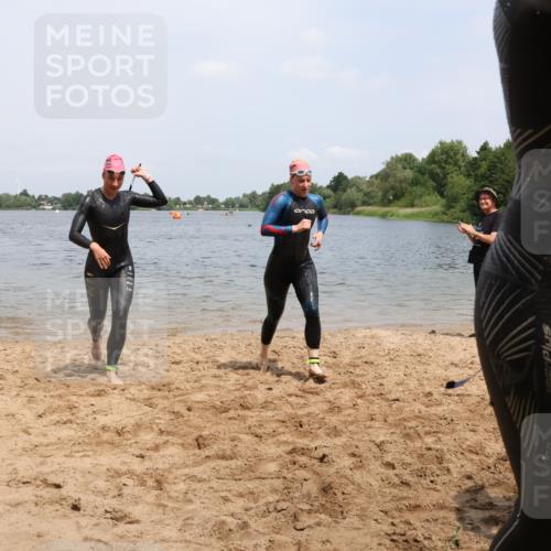 21.06.2025 - 27. Vierlanden-Triathlon Lena Gebhardt http://msf.ph/oto/8038890 15.06.2025 12:29:20 Schwimmen 1065, 1066, 1067, 1068 meine-sportfotos.de