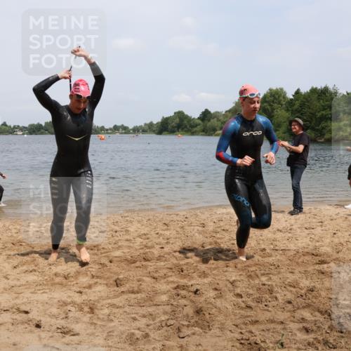 21.06.2025 - 27. Vierlanden-Triathlon Lena Gebhardt http://msf.ph/oto/8038901 15.06.2025 12:29:20 Schwimmen 1065, 1066, 1067, 1068 meine-sportfotos.de