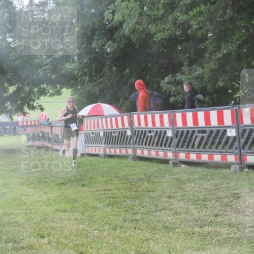 21.06.2025 - 27. Vierlanden-Triathlon KatJ http://msf.ph/oto/8038906 15.06.2025 14:22:07 Ziel 1201, 1226 meine-sportfotos.de