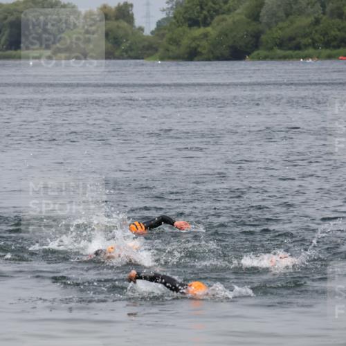 21.06.2025 - 27. Vierlanden-Triathlon Lena Gebhardt http://msf.ph/oto/8038919 15.06.2025 12:29:40 Schwimmen  meine-sportfotos.de