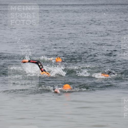 21.06.2025 - 27. Vierlanden-Triathlon Lena Gebhardt http://msf.ph/oto/8038925 15.06.2025 12:29:41 Schwimmen  meine-sportfotos.de