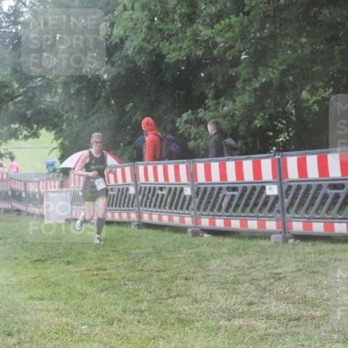 21.06.2025 - 27. Vierlanden-Triathlon KatJ http://msf.ph/oto/8038926 15.06.2025 14:22:07 Ziel 1201, 1226 meine-sportfotos.de