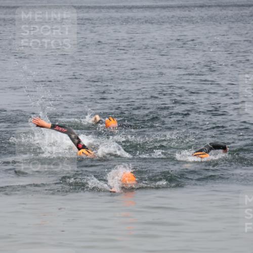 21.06.2025 - 27. Vierlanden-Triathlon Lena Gebhardt http://msf.ph/oto/8038929 15.06.2025 12:29:41 Schwimmen  meine-sportfotos.de