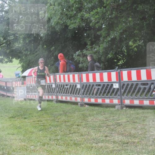 21.06.2025 - 27. Vierlanden-Triathlon KatJ http://msf.ph/oto/8038930 15.06.2025 14:22:07 Ziel 1201, 1226 meine-sportfotos.de