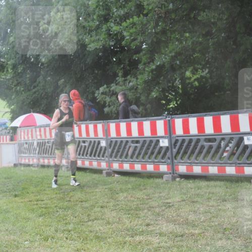 21.06.2025 - 27. Vierlanden-Triathlon KatJ http://msf.ph/oto/8038943 15.06.2025 14:22:08 Ziel 1201, 1226 meine-sportfotos.de