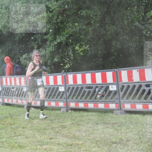 21.06.2025 - 27. Vierlanden-Triathlon KatJ http://msf.ph/oto/8038957 15.06.2025 14:22:08 Ziel 1201, 1226 meine-sportfotos.de