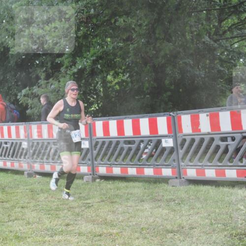 21.06.2025 - 27. Vierlanden-Triathlon KatJ http://msf.ph/oto/8038966 15.06.2025 14:22:09 Ziel 1201, 1226 meine-sportfotos.de