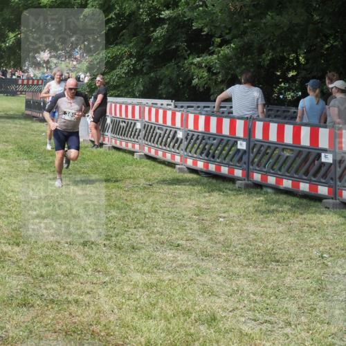 15.06.2025 - 27. Vierlanden-Triathlon KatJ http://msf.ph/oto/8038976 15.06.2025 11:34:35 Schwimmen  meine-sportfotos.de