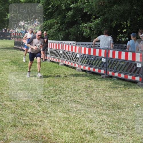 15.06.2025 - 27. Vierlanden-Triathlon KatJ http://msf.ph/oto/8038980 15.06.2025 11:34:36 Schwimmen 893 meine-sportfotos.de