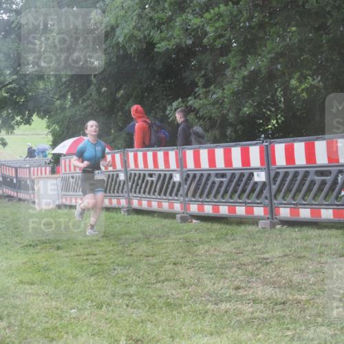 21.06.2025 - 27. Vierlanden-Triathlon KatJ http://msf.ph/oto/8038986 15.06.2025 14:22:14 Ziel 1226, 1259 meine-sportfotos.de