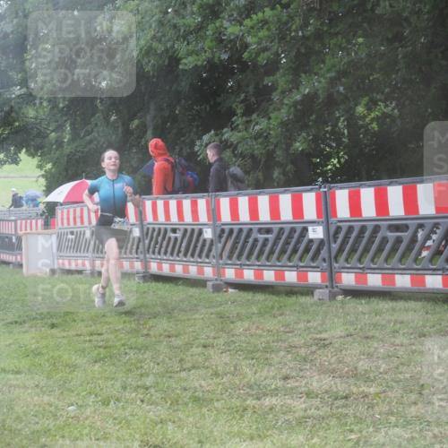 21.06.2025 - 27. Vierlanden-Triathlon KatJ http://msf.ph/oto/8038990 15.06.2025 14:22:14 Ziel 1226, 1259 meine-sportfotos.de