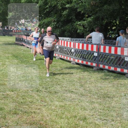 15.06.2025 - 27. Vierlanden-Triathlon KatJ http://msf.ph/oto/8038998 15.06.2025 11:34:36 Schwimmen 893 meine-sportfotos.de