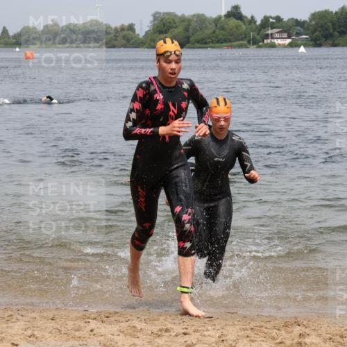 21.06.2025 - 27. Vierlanden-Triathlon Lena Gebhardt http://msf.ph/oto/8039004 15.06.2025 12:29:54 Schwimmen 1073, 1074, 1075, 1076 meine-sportfotos.de