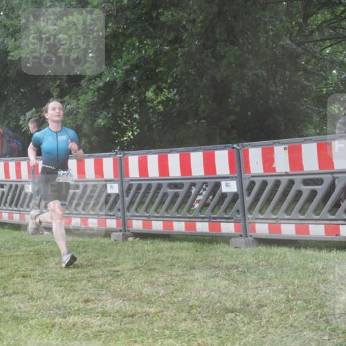 21.06.2025 - 27. Vierlanden-Triathlon KatJ http://msf.ph/oto/8039012 15.06.2025 14:22:15 Ziel 1226, 1259 meine-sportfotos.de
