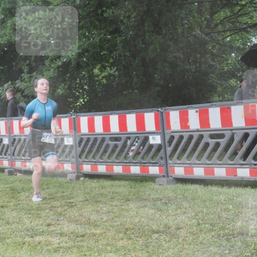 21.06.2025 - 27. Vierlanden-Triathlon KatJ http://msf.ph/oto/8039017 15.06.2025 14:22:15 Ziel 1226, 1259 meine-sportfotos.de