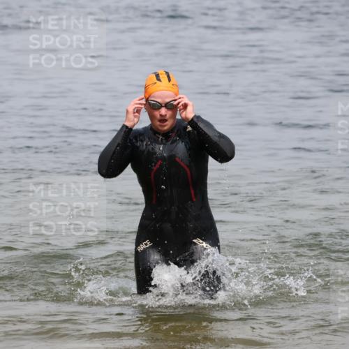 21.06.2025 - 27. Vierlanden-Triathlon Lena Gebhardt http://msf.ph/oto/8039024 15.06.2025 12:29:58 Schwimmen 1073, 1074, 1075, 1076 meine-sportfotos.de