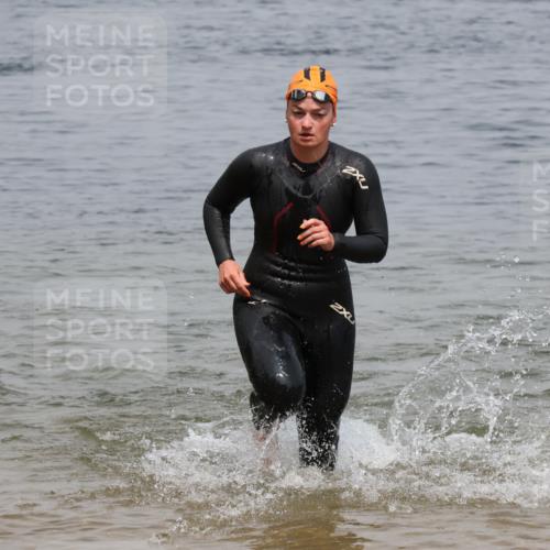 21.06.2025 - 27. Vierlanden-Triathlon Lena Gebhardt http://msf.ph/oto/8039026 15.06.2025 12:30:00 Schwimmen 1073, 1074, 1075, 1076 meine-sportfotos.de