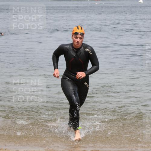 21.06.2025 - 27. Vierlanden-Triathlon Lena Gebhardt http://msf.ph/oto/8039030 15.06.2025 12:30:01 Schwimmen 1073, 1074, 1075, 1076 meine-sportfotos.de