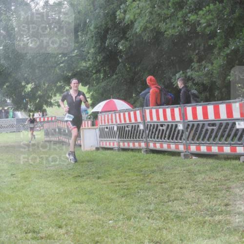 21.06.2025 - 27. Vierlanden-Triathlon KatJ http://msf.ph/oto/8039032 15.06.2025 14:22:19 Ziel 1177, 1259 meine-sportfotos.de