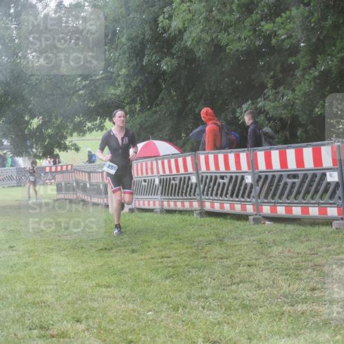 21.06.2025 - 27. Vierlanden-Triathlon KatJ http://msf.ph/oto/8039042 15.06.2025 14:22:19 Ziel 1177, 1259 meine-sportfotos.de