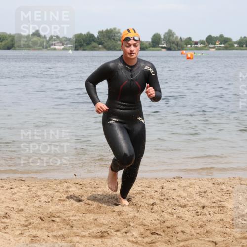 21.06.2025 - 27. Vierlanden-Triathlon Lena Gebhardt http://msf.ph/oto/8039046 15.06.2025 12:30:03 Schwimmen 1073, 1074, 1075, 1076 meine-sportfotos.de