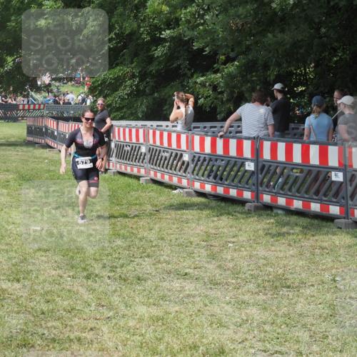 15.06.2025 - 27. Vierlanden-Triathlon KatJ http://msf.ph/oto/8039048 15.06.2025 11:34:53 Schwimmen  meine-sportfotos.de