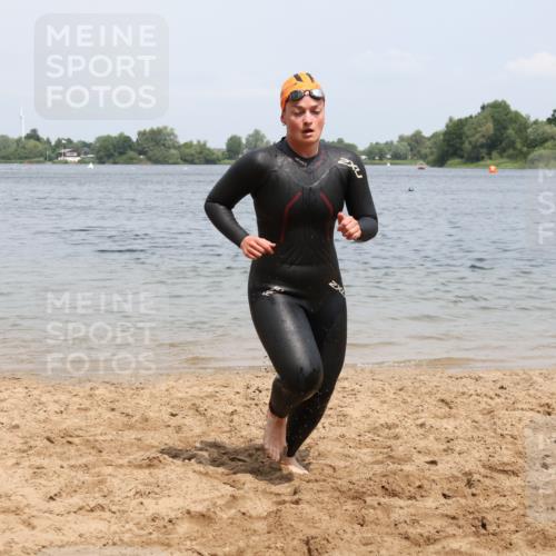 21.06.2025 - 27. Vierlanden-Triathlon Lena Gebhardt http://msf.ph/oto/8039050 15.06.2025 12:30:03 Schwimmen 1073, 1074, 1075, 1076 meine-sportfotos.de