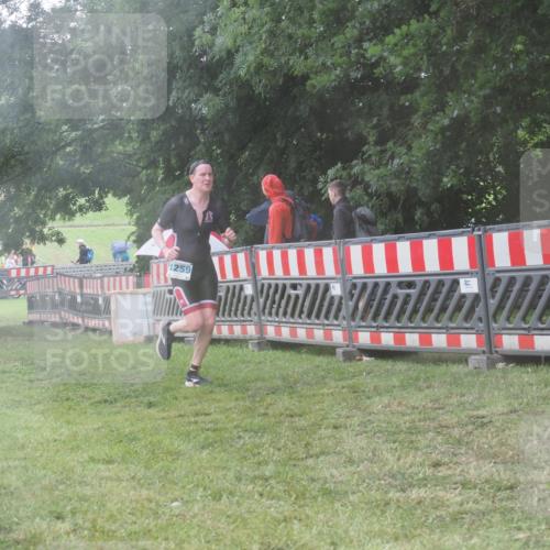 21.06.2025 - 27. Vierlanden-Triathlon KatJ http://msf.ph/oto/8039058 15.06.2025 14:22:20 Ziel 1177, 1259 meine-sportfotos.de