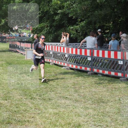 15.06.2025 - 27. Vierlanden-Triathlon KatJ http://msf.ph/oto/8039059 15.06.2025 11:34:54 Schwimmen  meine-sportfotos.de