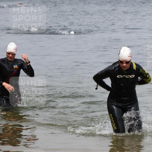 21.06.2025 - 27. Vierlanden-Triathlon Lena Gebhardt http://msf.ph/oto/8039061 15.06.2025 12:30:27 Schwimmen  meine-sportfotos.de