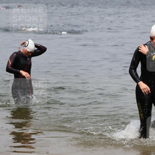 21.06.2025 - 27. Vierlanden-Triathlon Lena Gebhardt http://msf.ph/oto/8039066 15.06.2025 12:30:28 Schwimmen  meine-sportfotos.de