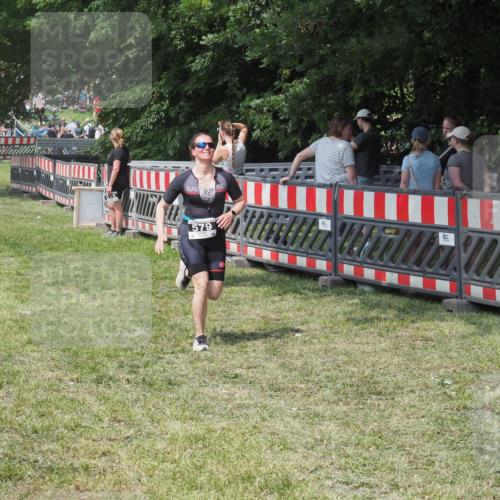 15.06.2025 - 27. Vierlanden-Triathlon KatJ http://msf.ph/oto/8039070 15.06.2025 11:34:54 Schwimmen  meine-sportfotos.de