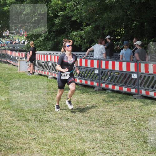 15.06.2025 - 27. Vierlanden-Triathlon KatJ http://msf.ph/oto/8039074 15.06.2025 11:34:54 Schwimmen  meine-sportfotos.de